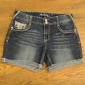 145 Mid thigh jean shorts